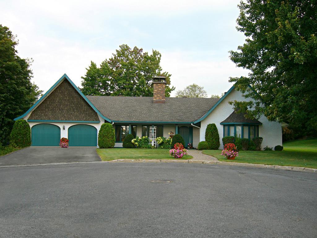B&B Aux Deux Pignons Donnacona Exterior foto